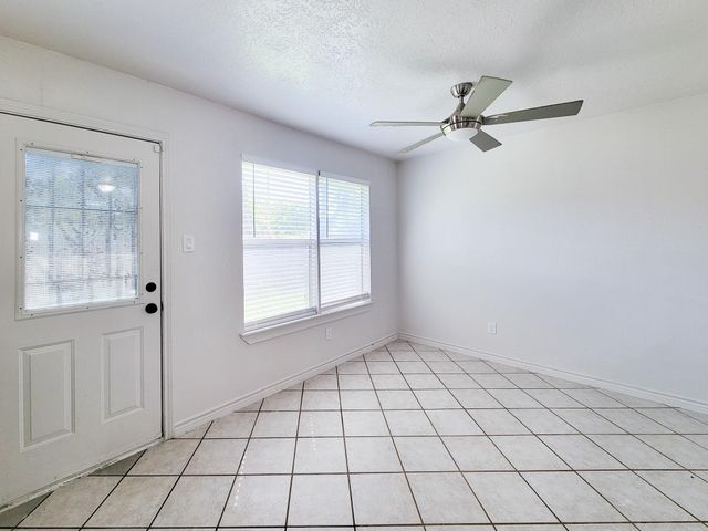 10102 Park Lane, La Porte, TX 77571