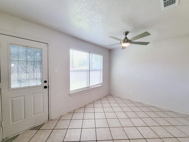 10102 Park Lane, La Porte, TX 77571