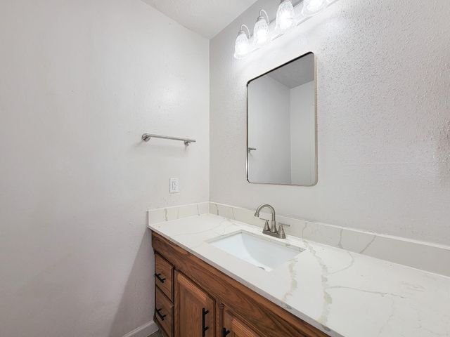 10102 Park Lane, La Porte, TX 77571