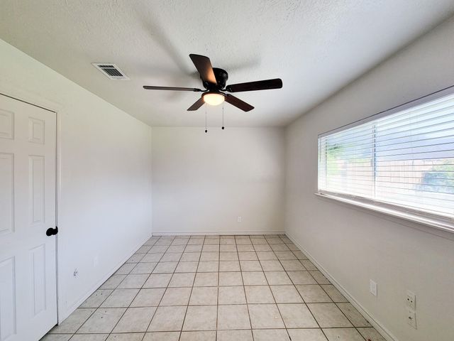 10102 Park Lane, La Porte, TX 77571
