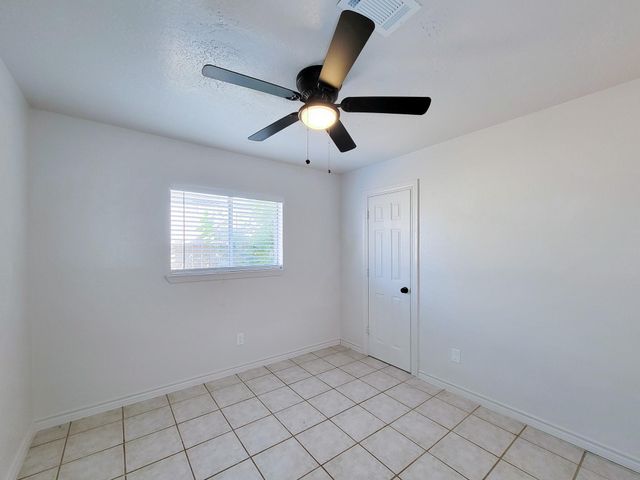 10102 Park Lane, La Porte, TX 77571