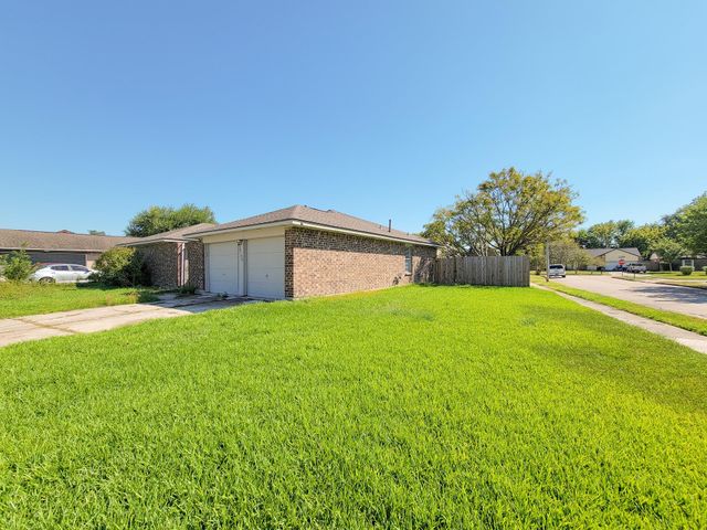 10102 Park Lane, La Porte, TX 77571