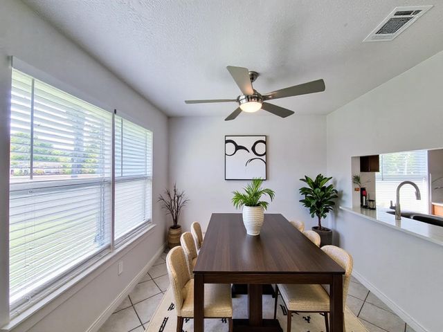 10102 Park Lane, La Porte, TX 77571
