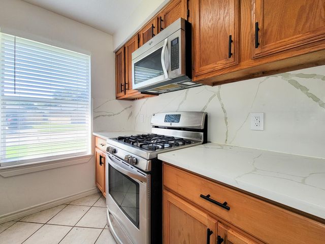 10102 Park Lane, La Porte, TX 77571
