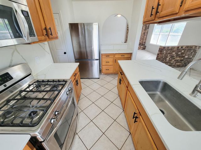 10102 Park Lane, La Porte, TX 77571