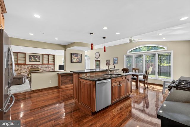 248 CARRIAGE HILL DR, Moorestown, NJ 08057