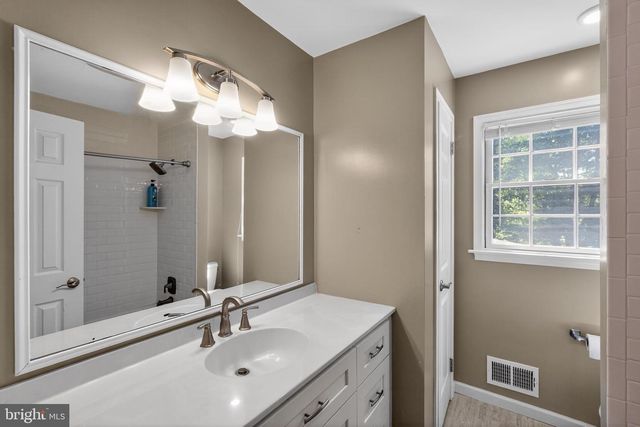 248 CARRIAGE HILL DR, Moorestown, NJ 08057