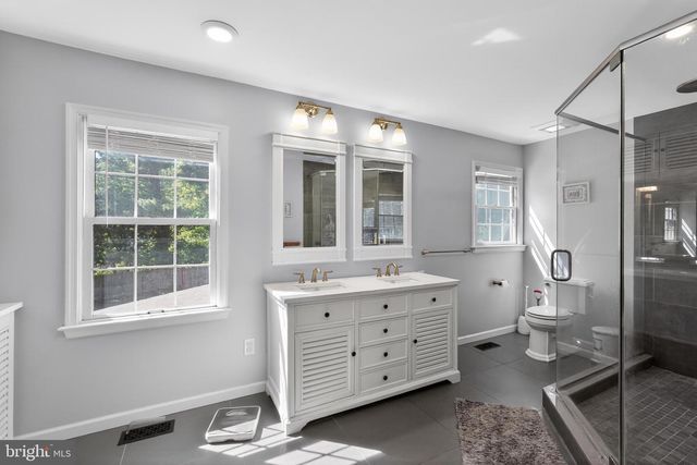 248 CARRIAGE HILL DR, Moorestown, NJ 08057