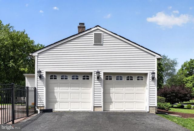 248 CARRIAGE HILL DR, Moorestown, NJ 08057