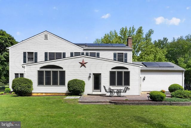 248 CARRIAGE HILL DR, Moorestown, NJ 08057