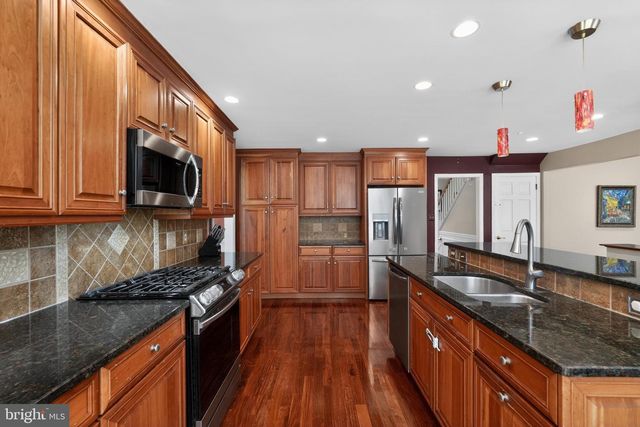 248 CARRIAGE HILL DR, Moorestown, NJ 08057