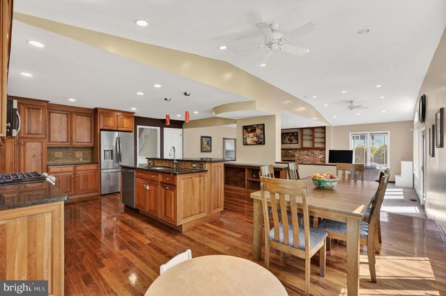 248 CARRIAGE HILL DR, Moorestown, NJ 08057