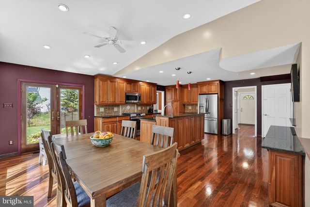 248 CARRIAGE HILL DR, Moorestown, NJ 08057