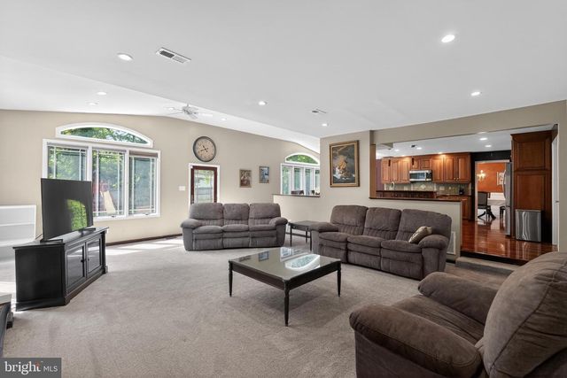 248 CARRIAGE HILL DR, Moorestown, NJ 08057