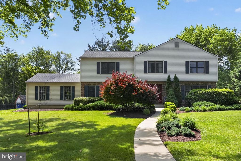 248 CARRIAGE HILL DR, Moorestown, NJ 08057