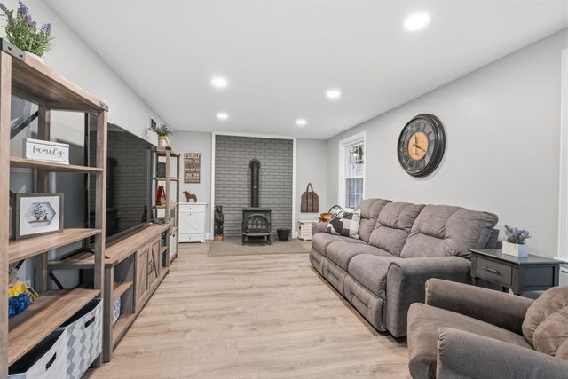 4 Cedar Lane, Bow, NH 03304