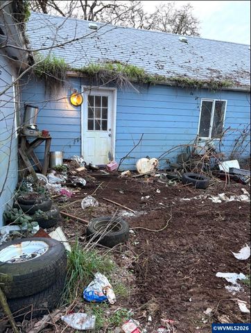 40121 Lacomb Dr, Lebanon, OR 97355