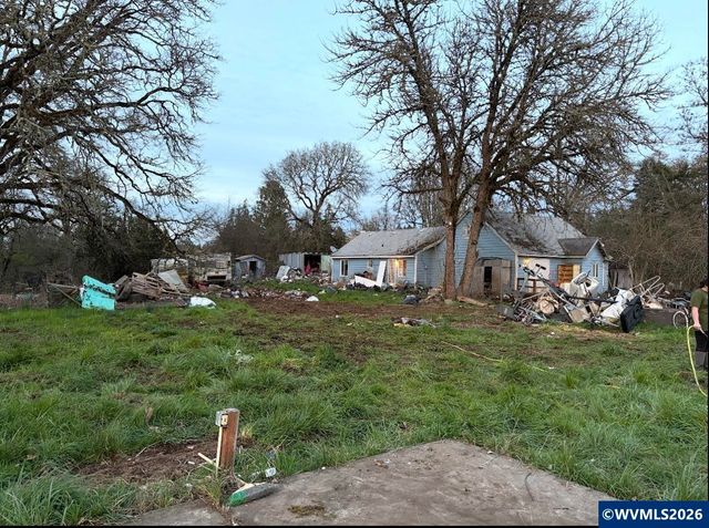 40121 Lacomb Dr, Lebanon, OR 97355