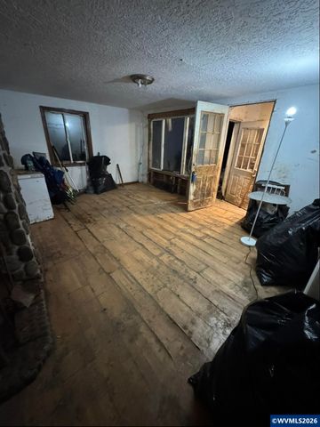 40121 Lacomb Dr, Lebanon, OR 97355