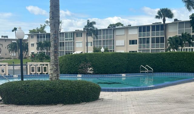 2682 S Garden Drive S 107, Lake Worth Beach, FL 33461