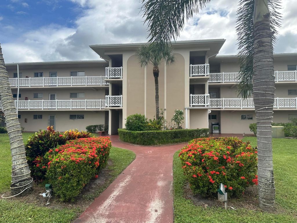 2682 S Garden Drive S 107, Lake Worth Beach, FL 33461