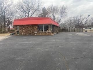 1018 E 4th Street, Altamont, KS 67330