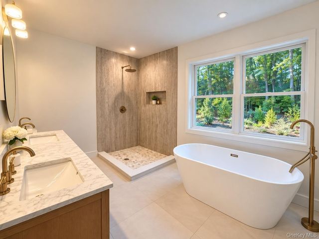20 Overton Pass, Saint James, NY 11780