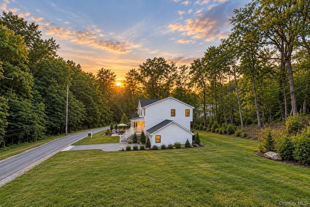 20 Overton Pass, Saint James, NY 11780