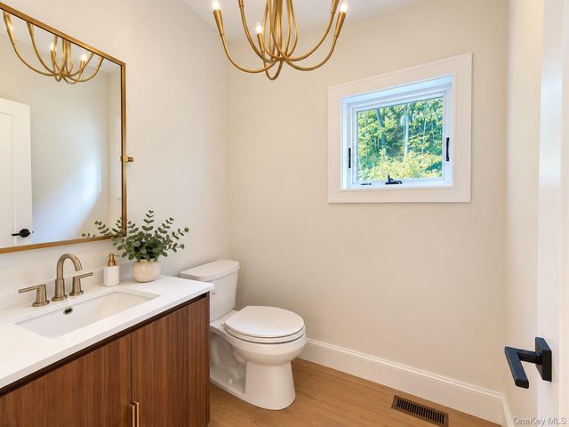 20 Overton Pass, Saint James, NY 11780