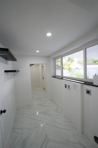 10381 SW 32nd St, Miami, FL 33165