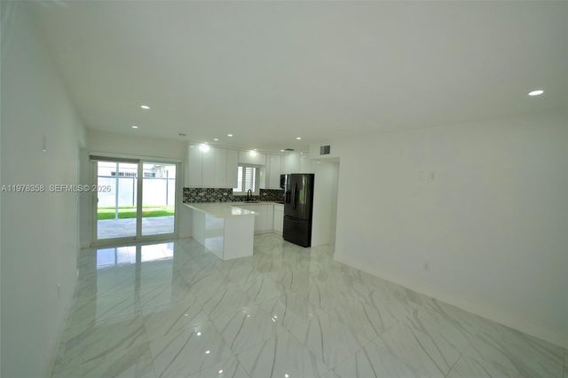 10381 SW 32nd St, Miami, FL 33165