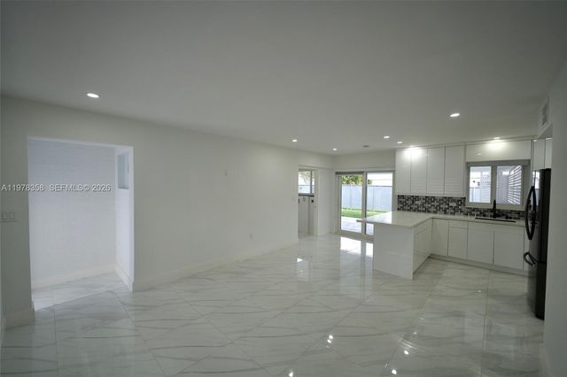 10381 SW 32nd St, Miami, FL 33165