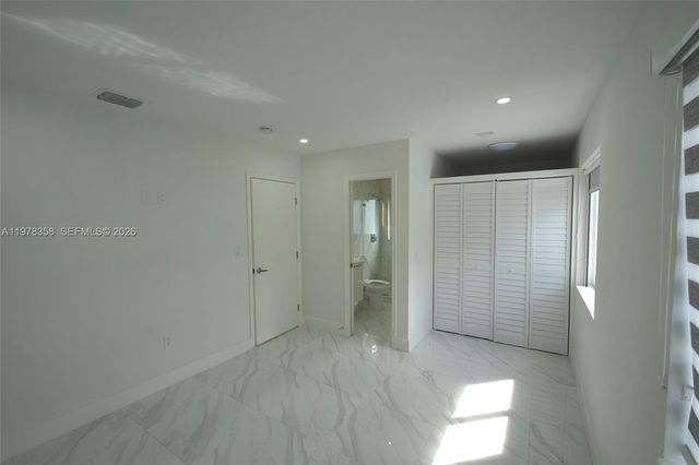 10381 SW 32nd St, Miami, FL 33165