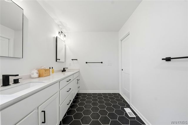 141 Canalview Terrace, Amherst, NY 14228