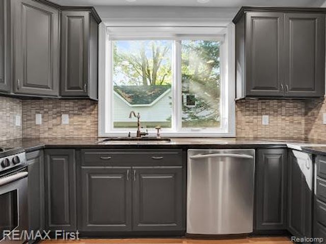 410 Crane Avenue, Royal Oak, MI 48067