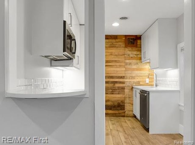 410 Crane Avenue, Royal Oak, MI 48067