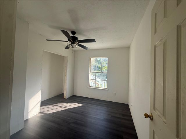 292 Manila Drive, Angleton, TX 77515