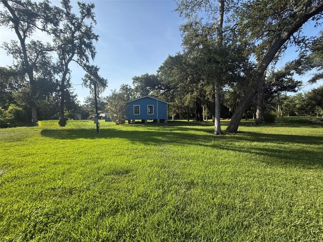 292 Manila Drive, Angleton, TX 77515