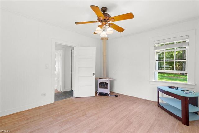 5523 B White Hall RD B, Gloucester, VA 23061