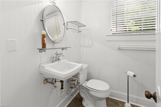 5523 B White Hall RD B, Gloucester, VA 23061