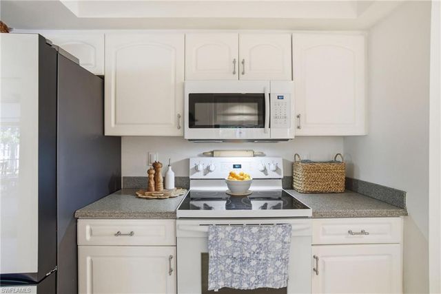 2644 River Reach DR, Naples, FL 34104