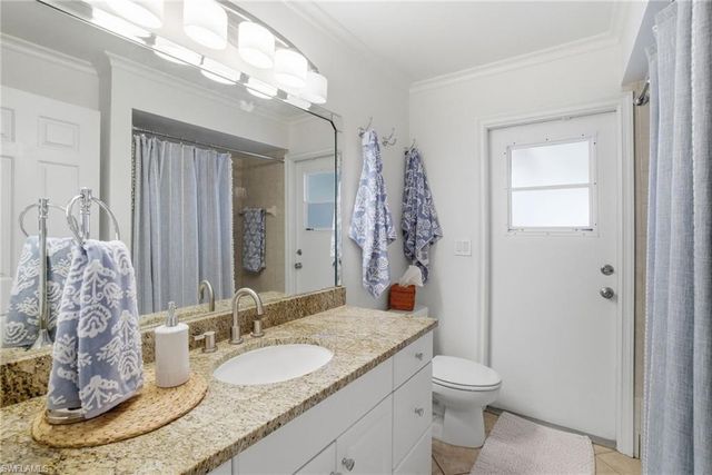 2644 River Reach DR, Naples, FL 34104