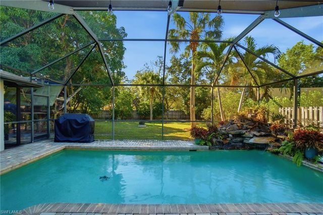 2644 River Reach DR, Naples, FL 34104