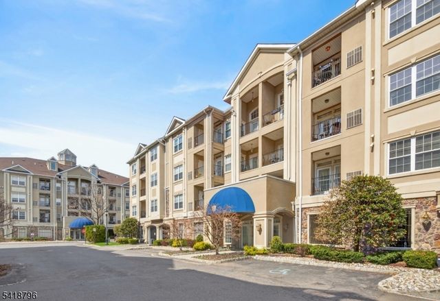 9210 Ravenscroft Rd, Clifton City, NJ 07013