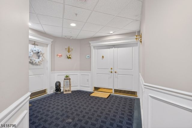 9210 Ravenscroft Rd, Clifton City, NJ 07013