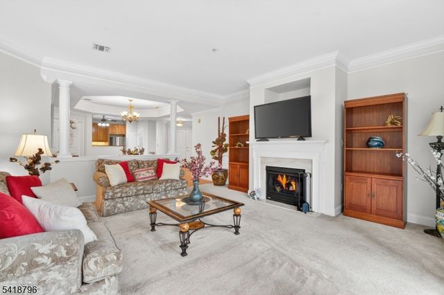 9210 Ravenscroft Rd, Clifton City, NJ 07013