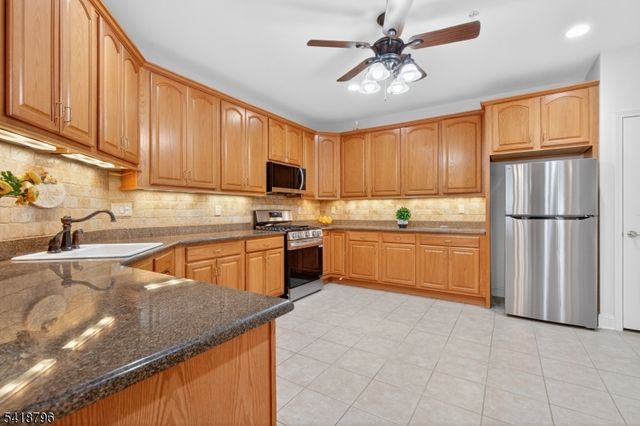 9210 Ravenscroft Rd, Clifton City, NJ 07013