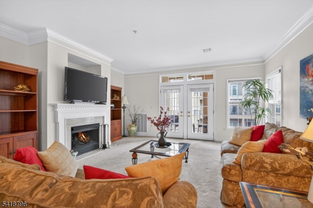 9210 Ravenscroft Rd, Clifton City, NJ 07013