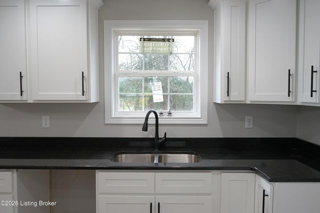 1468 Tucker Dr, Bardstown, KY 40004