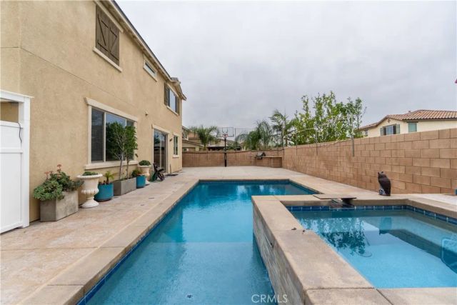 7786 Arosia Dr, Fontana, CA 92336